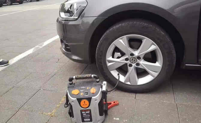 乐东汽车搭电案例